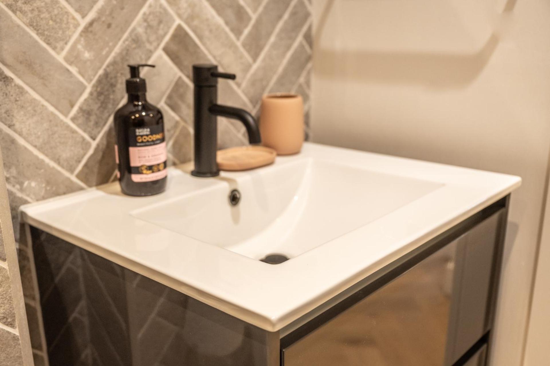 Modern, Stylish Newly Refurbished 2Nd Floor Apartment In Fitzrovia Londra Esterno foto
